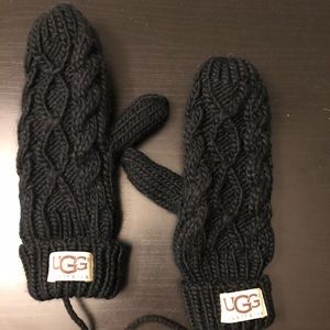 Black Ugg Mittens - NEW!